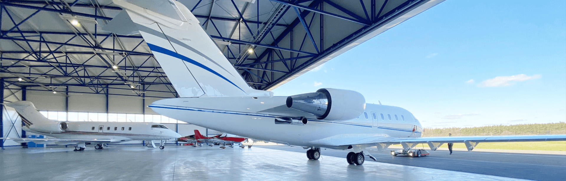 Hangar Slide 2